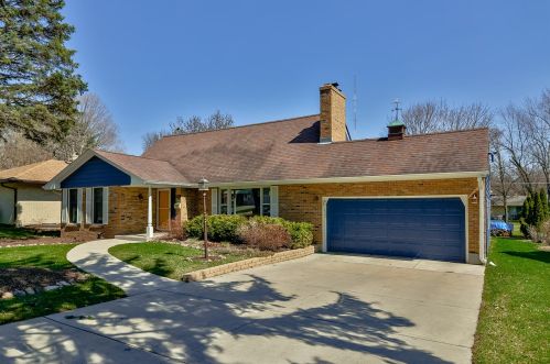 923 Scottswood Rd, Rockford, IL 61107-3521