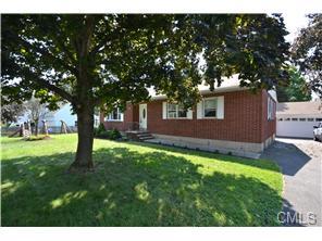 61 Wakeley St, Huntington, CT 06484-4512