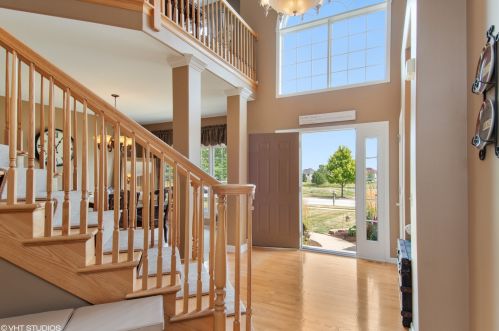 502 Mallard Point Dr, North Aurora, IL 60542-1281