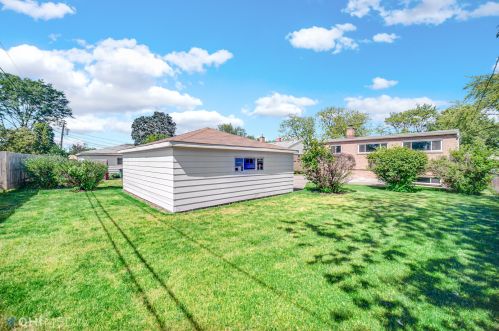 8632 Olcott Ave, Niles IL  60714-2022 exterior