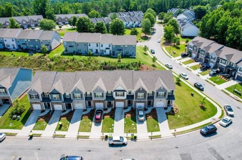 61 Chastain Cir, Newnan GA  30263-8640 exterior