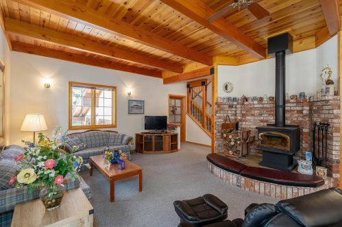 12048 Kitzbuhel Rd, Truckee, CA 96161-6167