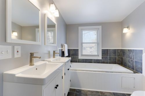 1815 Juliet Ave, Saint Paul MN  55105-2124 exterior