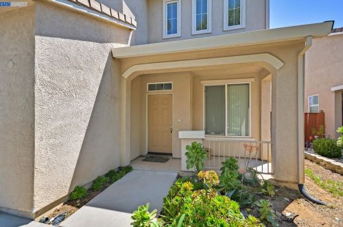 9749 Marianna Way, Elk Grove, CA 95757-8363