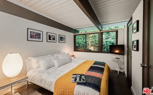 2430 Bywood Dr, Glendale CA  91206-4703 exterior