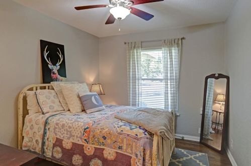 4633 Selkirk Dr, Fort Worth TX  76109-5243 exterior