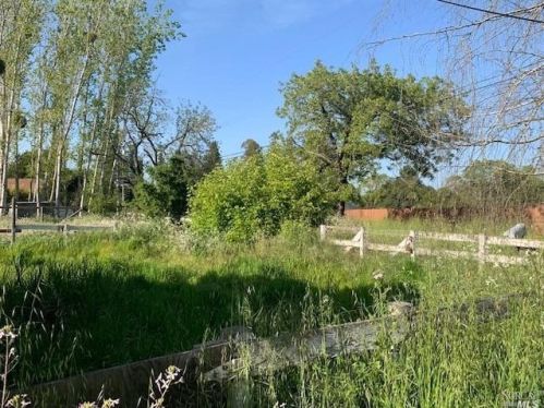 4502 Daywalt Rd, Sebastopol, CA 95472-6015