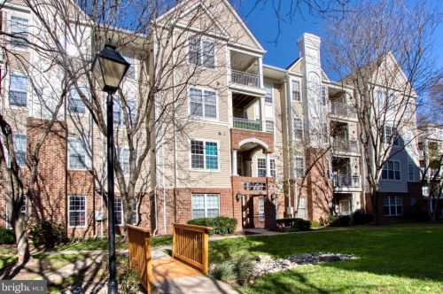 3003 Nicosh Cir, Falls Church, VA 22042-1241