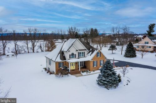 5 Linden Dr, Carlisle, PA 17015-6906