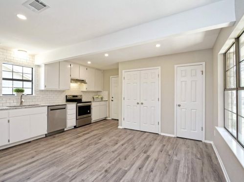 8302 Farmington Ct, Austin TX  78736-1744 exterior