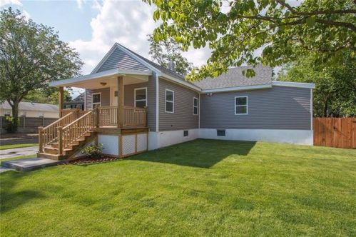 37 Temple Ave, Warwick, RI 02888-1424