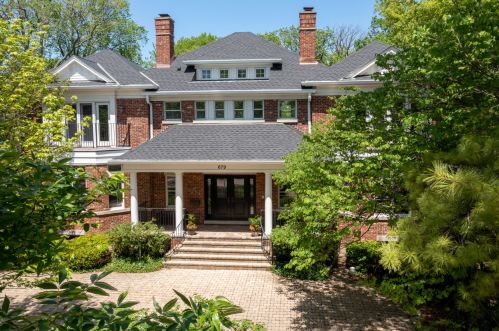 679 Hill Rd, Northfield, IL 60093-3914