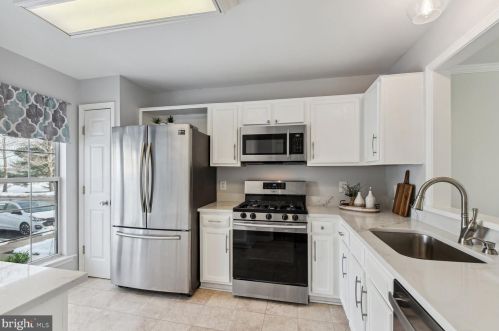 342 Stable View Ter, Leesburg, VA 20176-4851