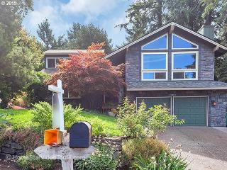 9760 Ventura Ct, Portland, OR 97223-1143