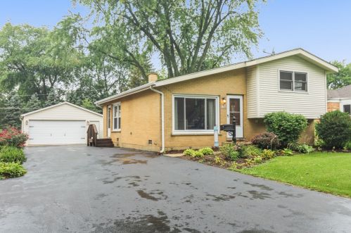 126 Elmwood Ave, Palatine, IL 60074-5414
