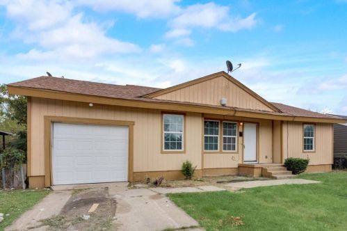 3005 Hatcher St, Fort Worth, TX 76105-5034
