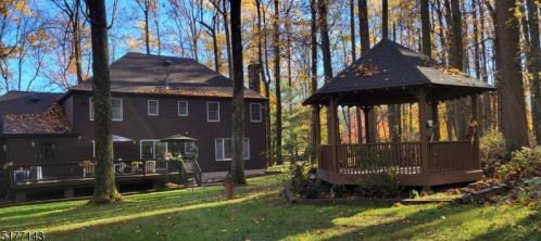 7 Chester Woods Dr, Chester, NJ 07930-2829