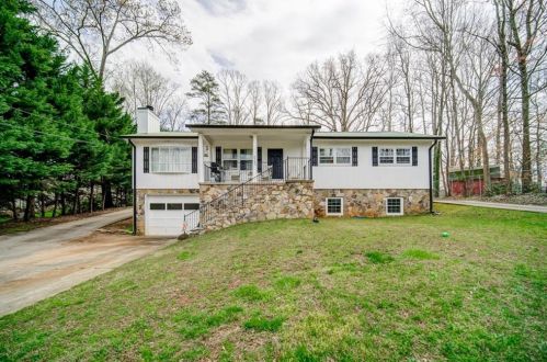 8245 Bennett Ln, Gainesville, GA 30506-4068
