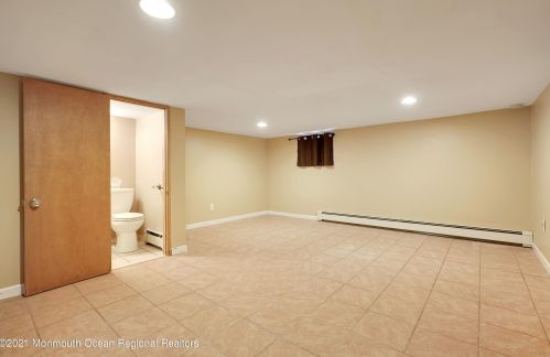 1415 Asbury Ave, Tinton Falls NJ 07712-5701 exterior