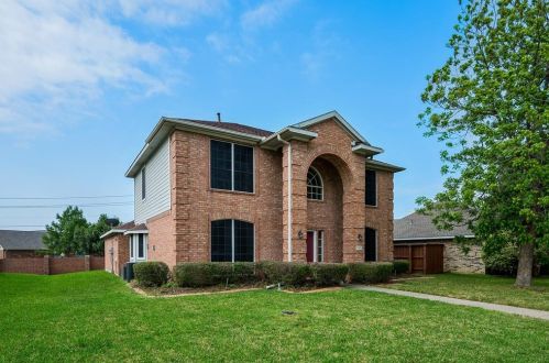 1140 Holly Dr, Carrollton, TX 75010-1085