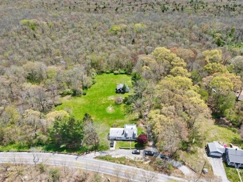 228 Fish Rd, Tiverton, RI 02878-3619