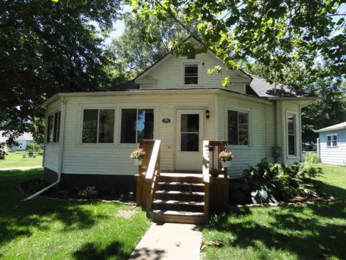 206 6th St, Modena, IL 61491-1340