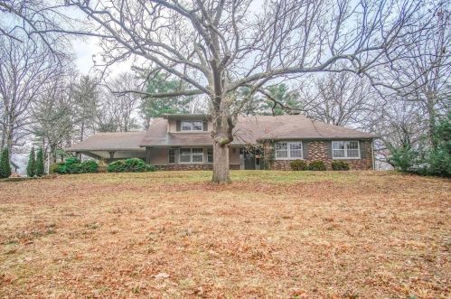 101 Benage Dr, Lebanon, MO 65536-4031