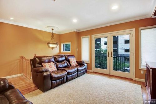 176 Undercliff Ave, Edgewater NJ  07020-1125 exterior