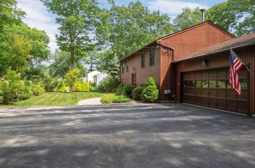37 Laurel Dr, Glocester, RI 02814-2019