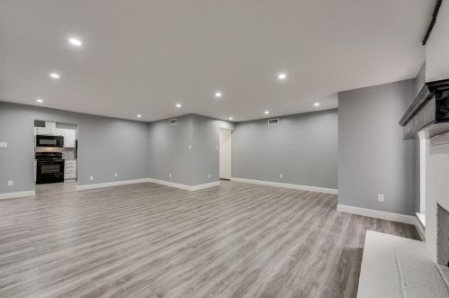 2230 Bowie Dr, Carrollton TX 75006-7754 exterior