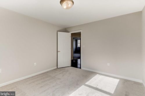 6125 Wooded Run Dr, Columbia MD 21044-3800 exterior