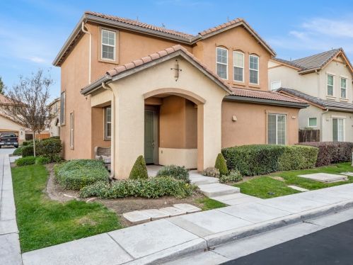 4478 Artemisa Dr, Fresno, CA 93722-6450