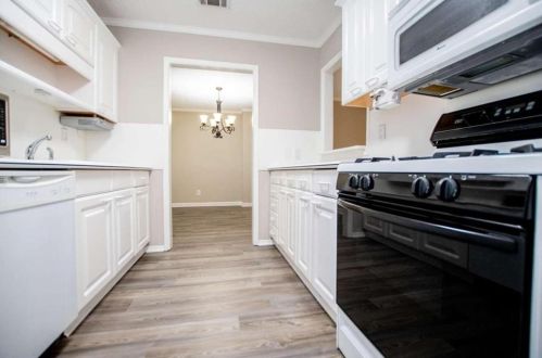 101 Country Park Dr, Smyrna GA  30080-8215 exterior