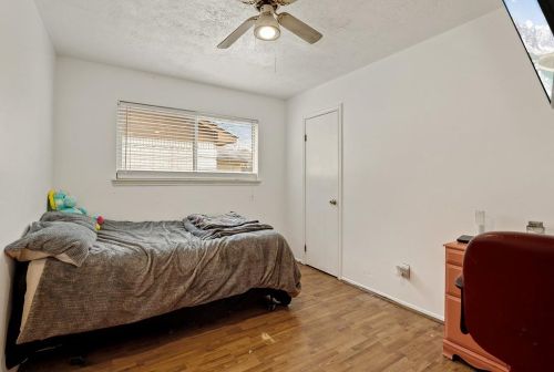 1611 Cantrell, Conroe TX  77301-4008 exterior