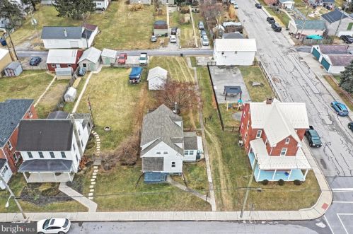 214 Linden Ave, Hanover, PA 17331-4716