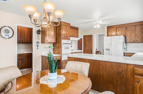 21719 Gail Dr, Hayward, CA 94546-6811