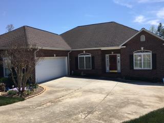 50 Linkside Ln, Hickory, NC 28601-7249