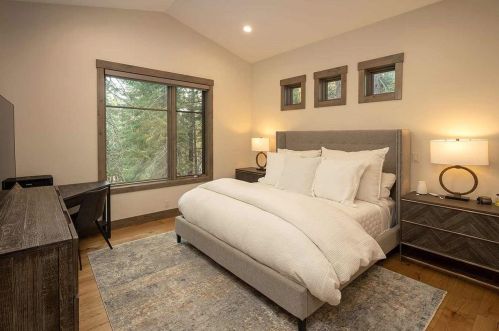 11901 Sitzmark Way, Truckee CA  96161-6139 exterior