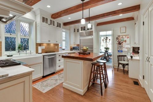 2482 Dellwood Dr, Atlanta GA  30305-4076 exterior