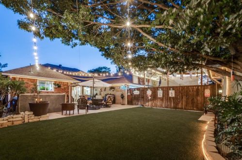 1521 Barclay Dr, Carrollton TX 75007-2836 exterior