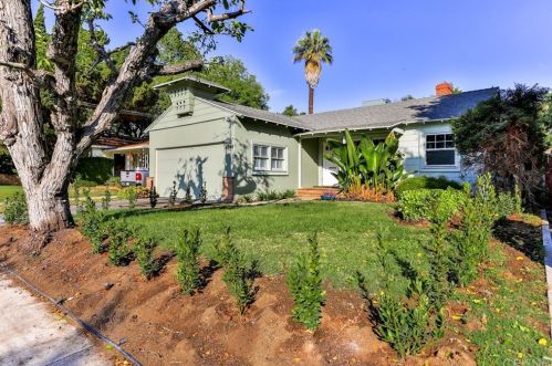 6244 Ventura Canyon Ave, Van Nuys CA  91401-2425 exterior