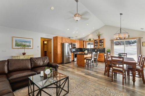 10383 Sugar Pine Rd, Truckee, CA 96161-2134