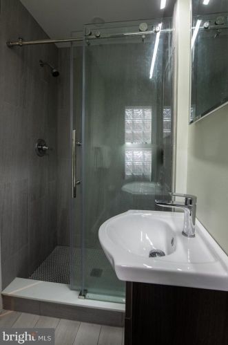 605 20 St, Philadelphia PA 19140-1005 exterior