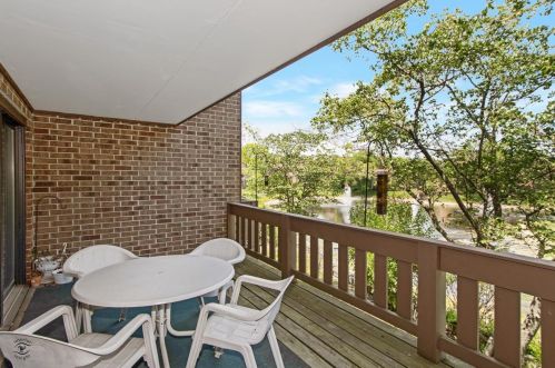 7824 Foresthill Ln, Palos Heights, IL 60463-2707