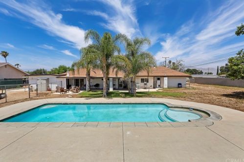 20101 Camino Del Sol, Riverside CA  92508-2423 exterior