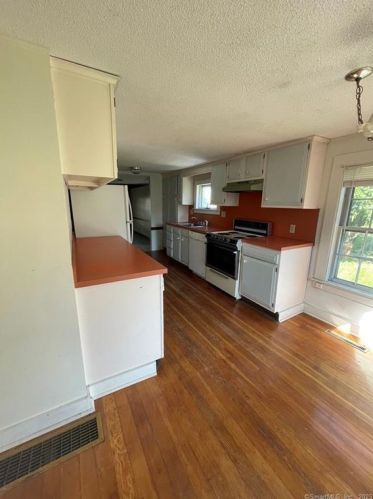 159 Atkins St, Middletown CT  06457-1502 exterior