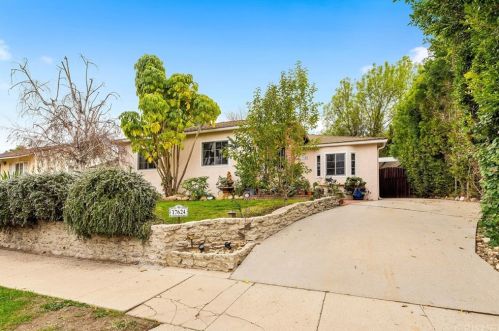 17624 Rhoda St, Van Nuys, CA 91316-1255