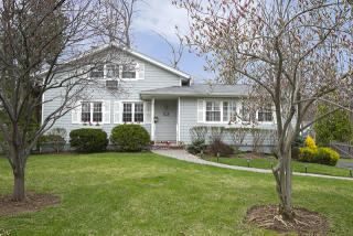 26 Wade Dr, Summit, NJ 07901-1642
