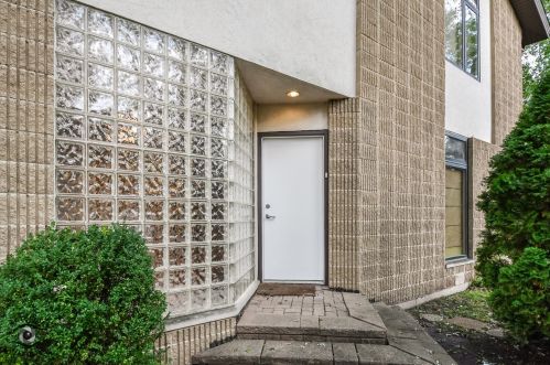 1905 Monroe Ave, Glenview, IL 60025-1707