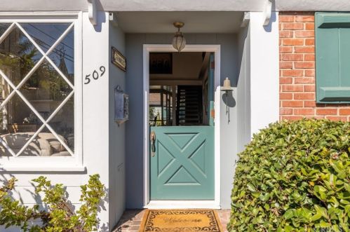 509 23rd St, Manhattan Beach, CA 90266-2204